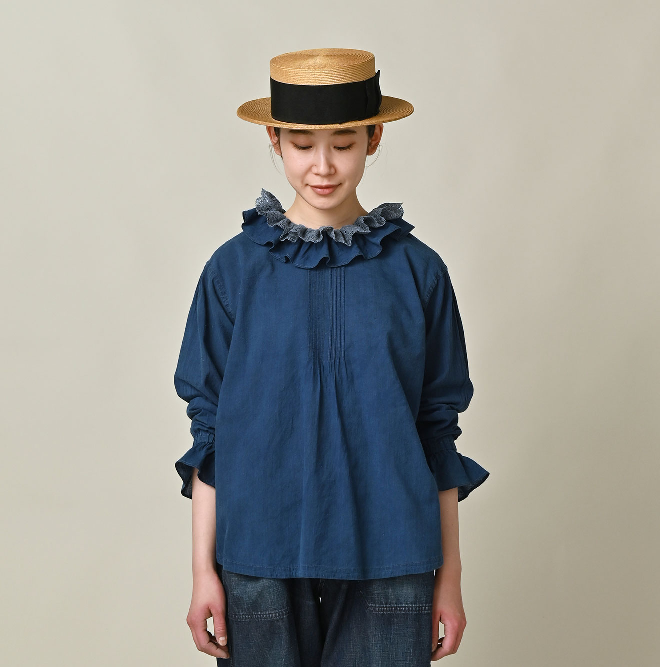 45R藍ダンガリー×藍染カディのフリルカラーブラウス: WOMEN｜45R